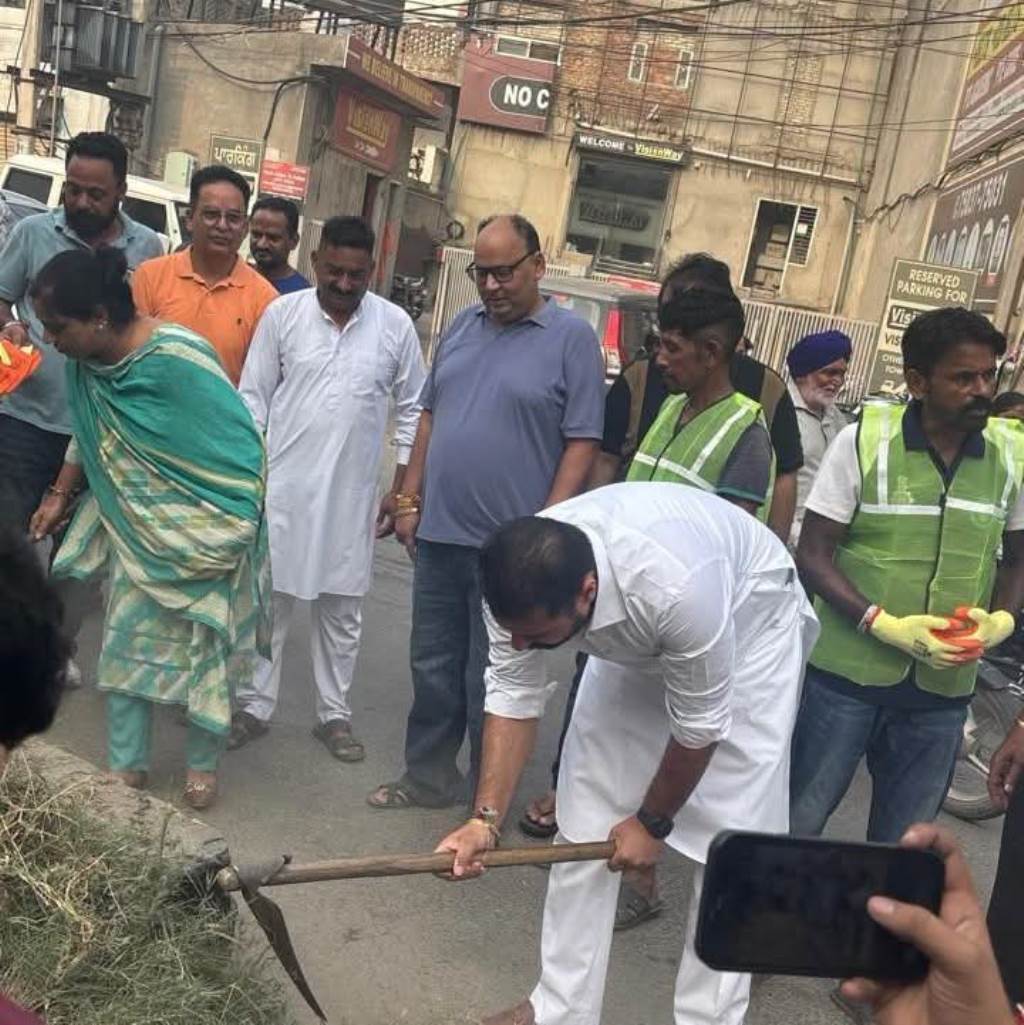 ਹਲਕਾ ਇੰਚਾਰਜ ਜਸਪ੍ਰੀਤ ਸਿੰਘ ਰੋਬੀ ਕੰਗ ਨੇ ਨਵਾਂਸ਼ਹਿਰ ਦੇ ਸ਼ਹਿਰੀ ਖੇਤਰ ਵਿੱਚ ਸਫਾਈ ਅਭਿਆਨ ਦੀ ਕੀਤੀ ਸ਼ੁਰੂਆਤ